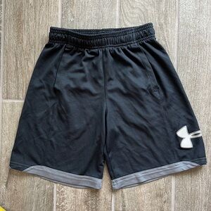 Under Armour Boys black running short size medium with pockets